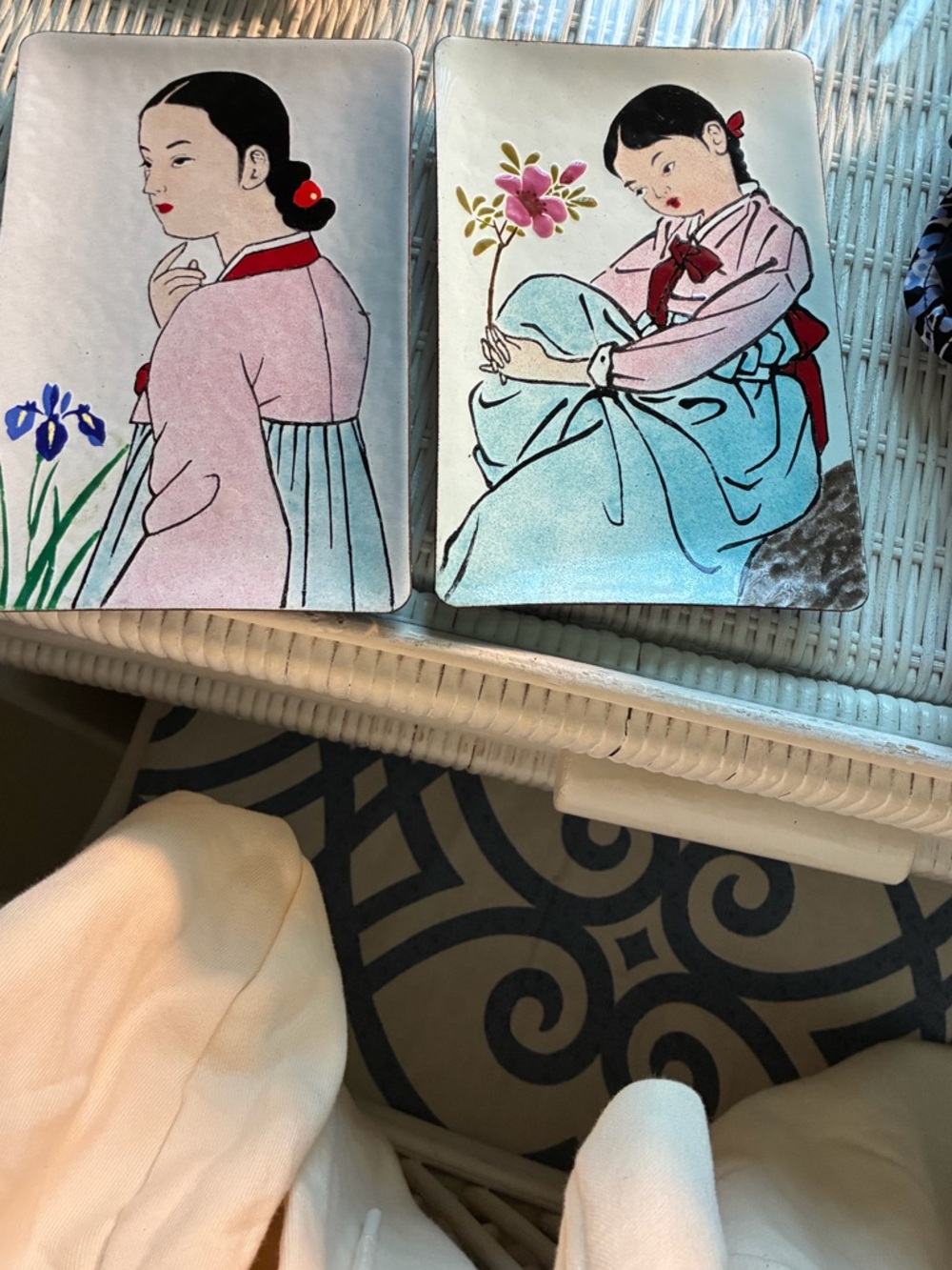 Vintage metal/copper tray with Japan/Asian women painted on them